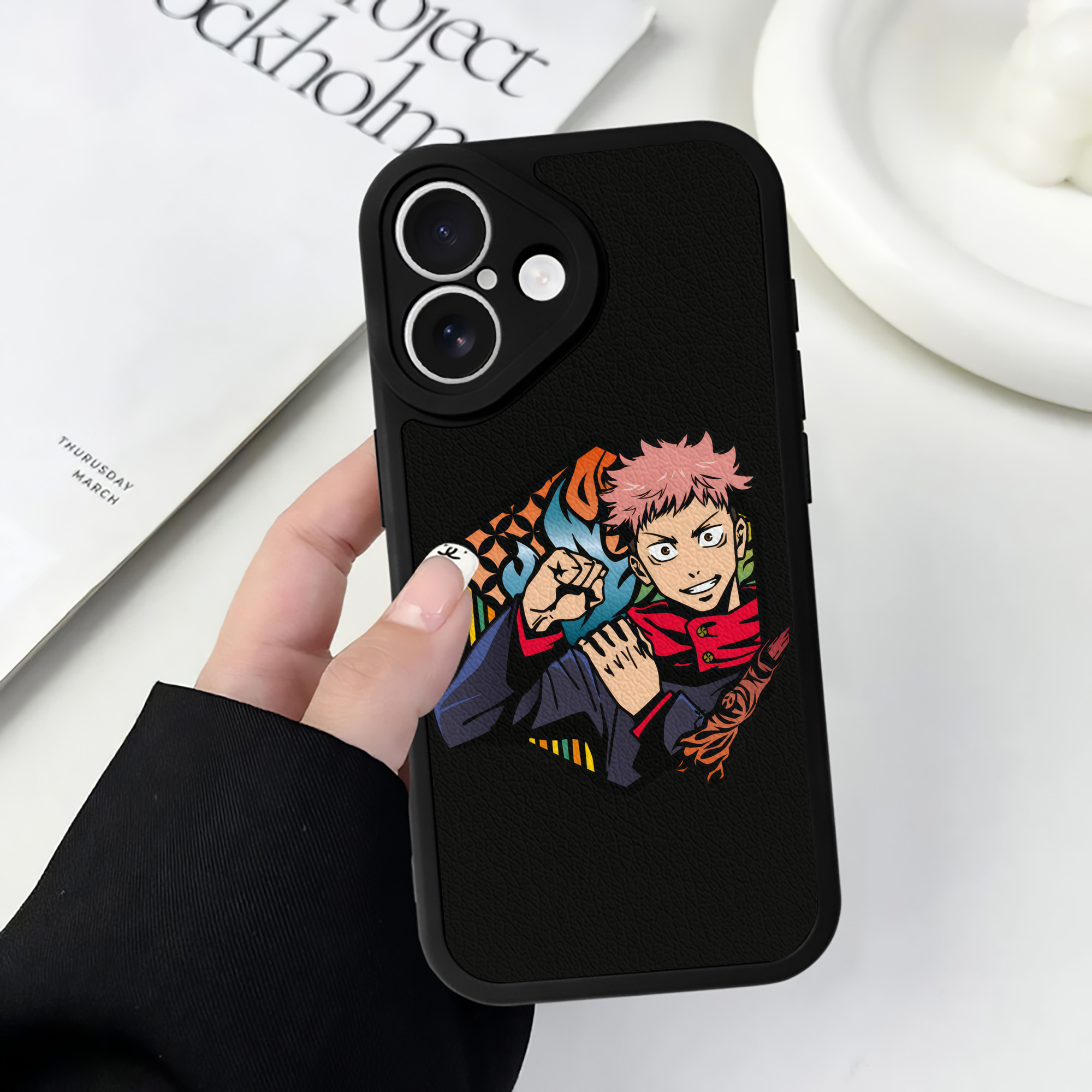 （画像用） 呪術廻戦 Jujutsu Kaisen 【iPhone 16シリーズ対応】シリコンスマホケース（レザー調） 材質：シリコン